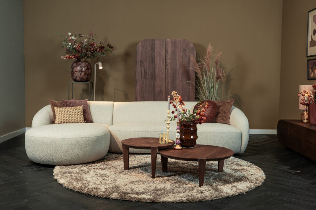 Hoekbank beige ronde vormen strak