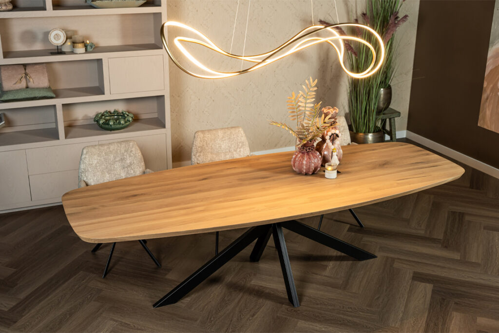 Lichtbruinen eettafel eiken metalen poot