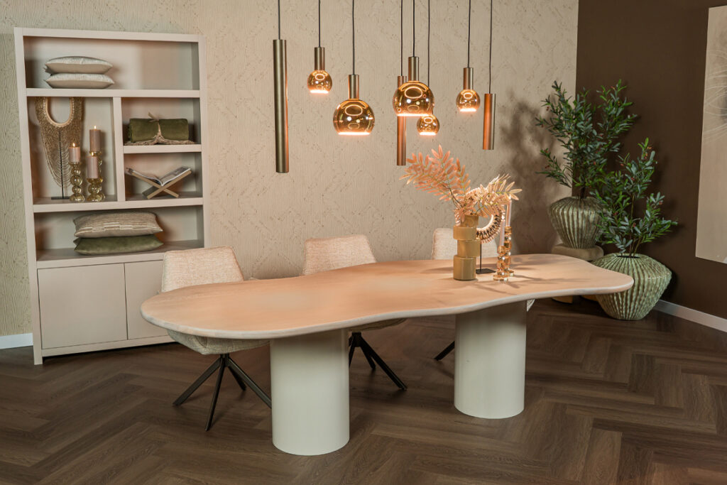 Organische eettafel champagne met ronde blokpatroon