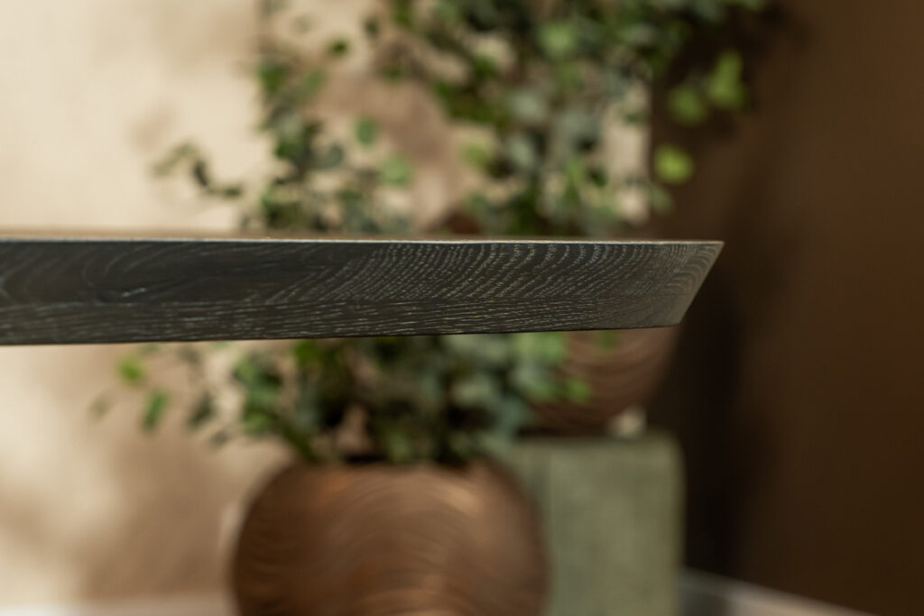 Randafwerking uitlopend bruin eiken hout