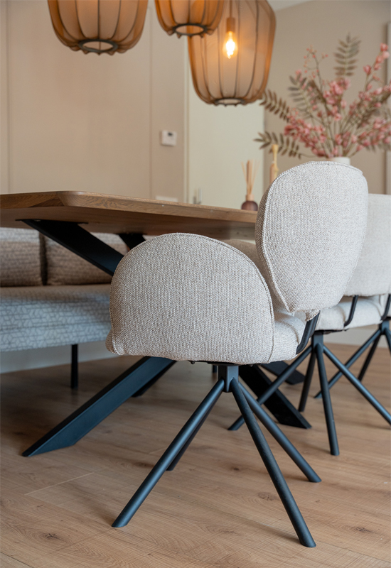 Stof eetkamerstoel grijs metalen poot zwart