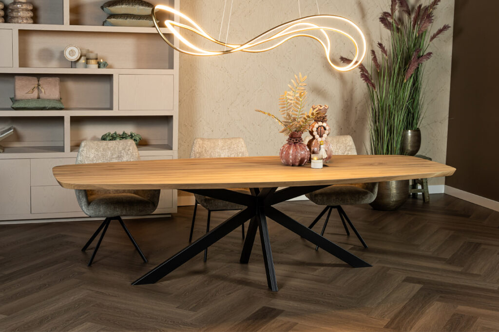 Zwarte metalen poot eettafel eiken lichtbruin