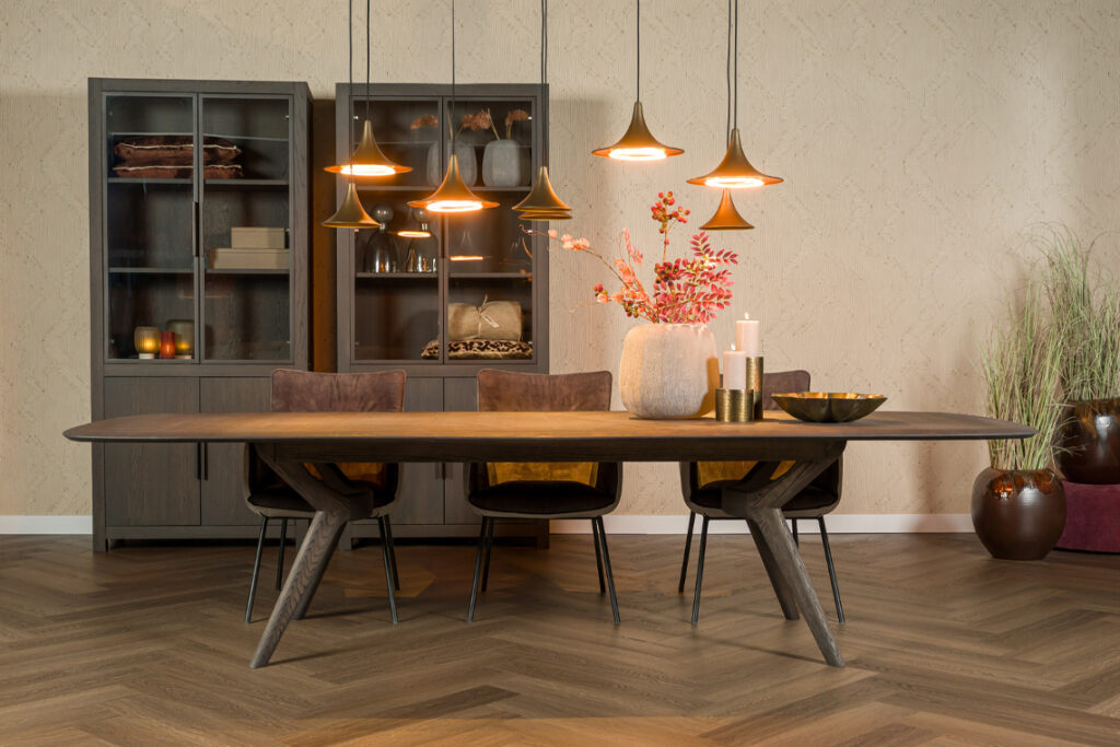 Eettafel rond rechte vorm hout donkerbruin unieke poot