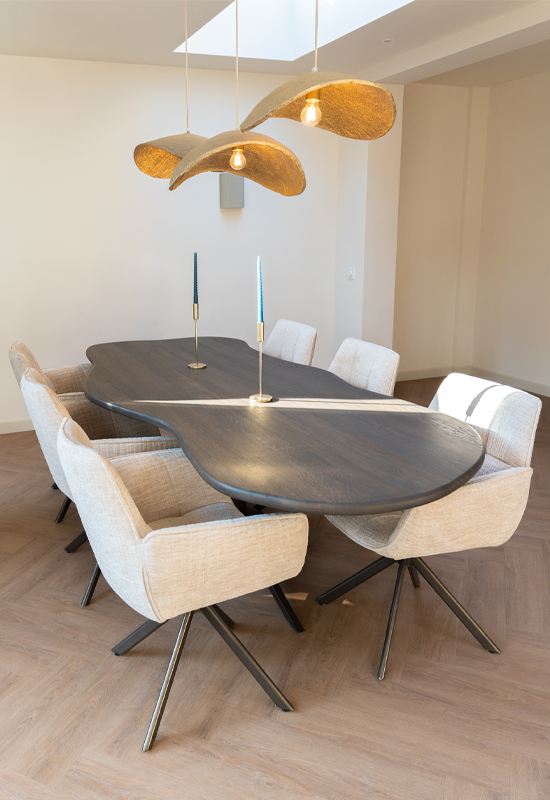 Organische vorm eettafel