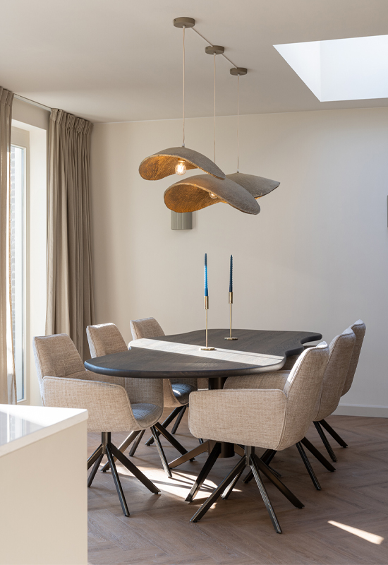 Rustgevende eethoek met neutrale kleuren