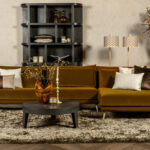 Hoekbank stof velvet okergeel met goud metalen poten