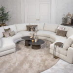 Rolletjes achter rugkussen bank stof