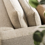 Beige stoffem hoekbank dubbele kussens