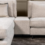 Stof grijs hoekbank met tussentafel