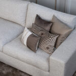 Stoffen hoekbank grijs kussens