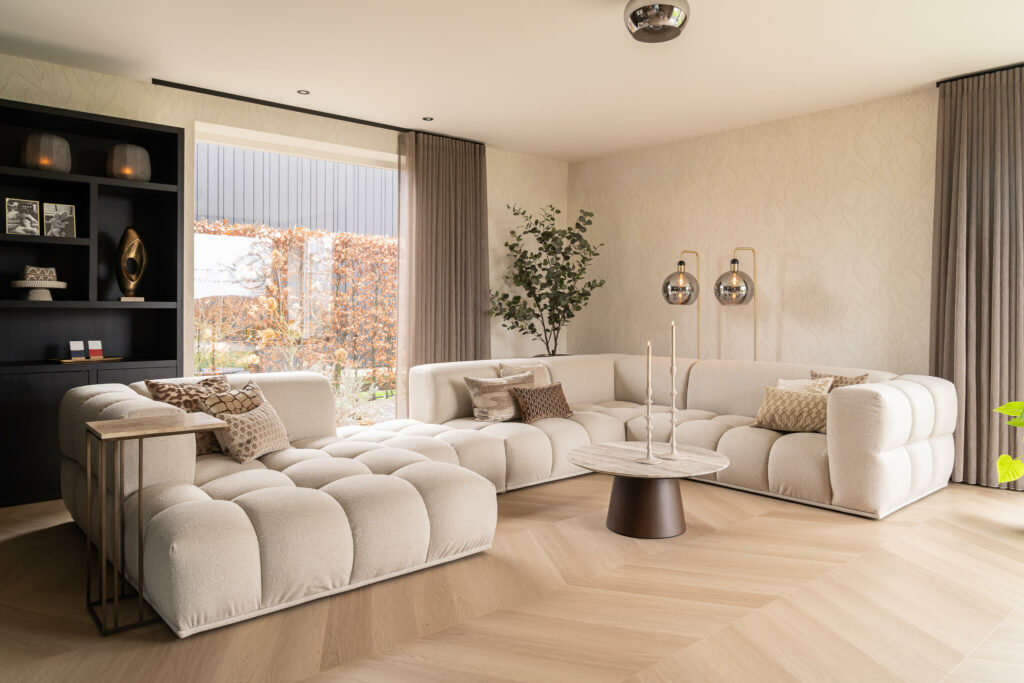 Woonkamer met lampen