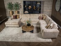 Beige stoffen leefhoek zwarte poten
