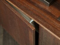 Bruin hout deur dressoir