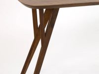 Details houten poten ovale wandtafel