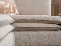 Dubbele kussens beige hoekbank