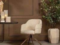 Eetkamerstoel beige stof met goud bronze metalen poot