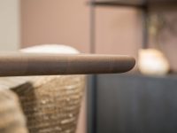 Eettafel eiken bruin bollen afwerking
