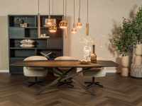 Eettafel hout eiken deens ovaal met metalen poot
