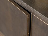 Gouden afwerkingen deuren wandkast