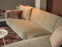 Hoekbank ranke poten moderne vormen stof bruin beige