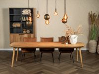 Licht houten eettafel ronde hoeken en poten