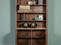 Houten kast op pootjes bruin