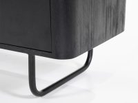 Metalen frame onder zwarte dressoir hout
