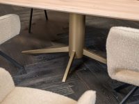 Metalen poot brons onder eettafel eiken