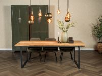 Robuust houten eettafel met metaal zwart onderstel