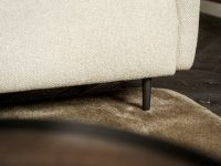 Ronde pootjes zwart onder beige hoekbank