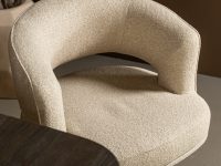 Stoel beige stof draaibaar