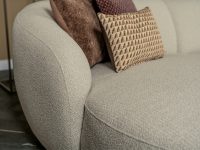 Stoffen beige hoekbank ronde leuning