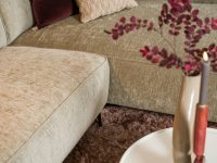 Hoekbank ranke poten moderne vormen stof bruin beige