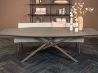 Tafel met metalen mikado poot bruin