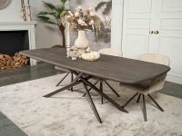 donker bruine eettafel met bruine kruispoten