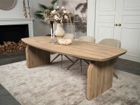 eiken houten eettafel met rechte houten poten