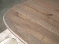 eikenhout eettafel donkerbruin organisch rond afgewerkt