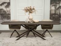 eikenhouten eettafel donkerbruin met stalen donkerbruinen poten