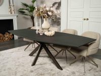 half ovaal eettafel eikenhout zwart met bruine metalen poten