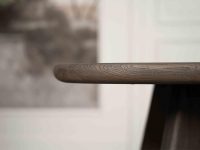 rond afgewerkte tafelblad donker bruin