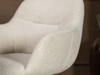 stoel beige wit met armleuning